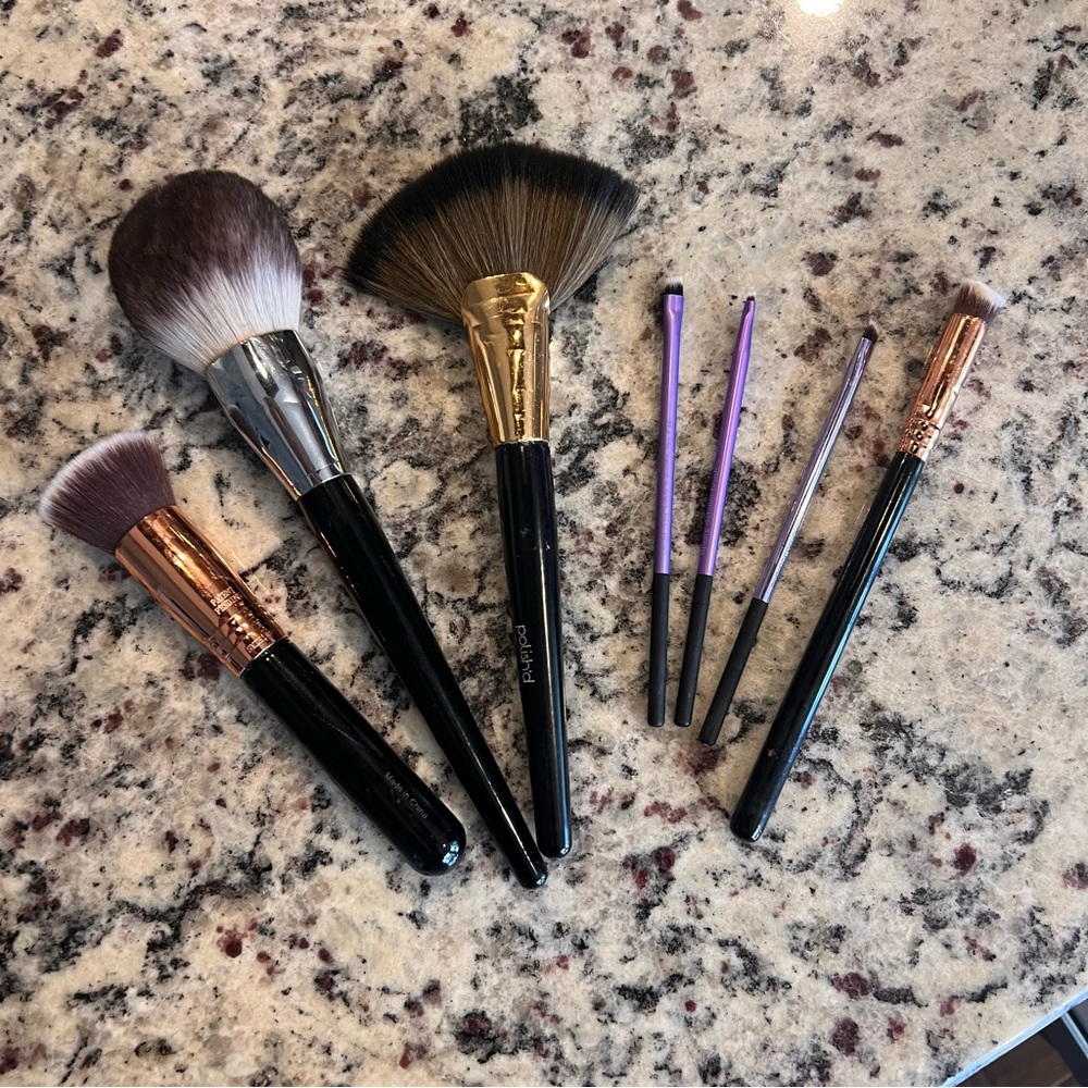Makeup brush bundle